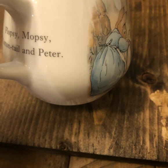 Petter Rabbit Child’s Plate & two handled cup. - Picture 6 of 14